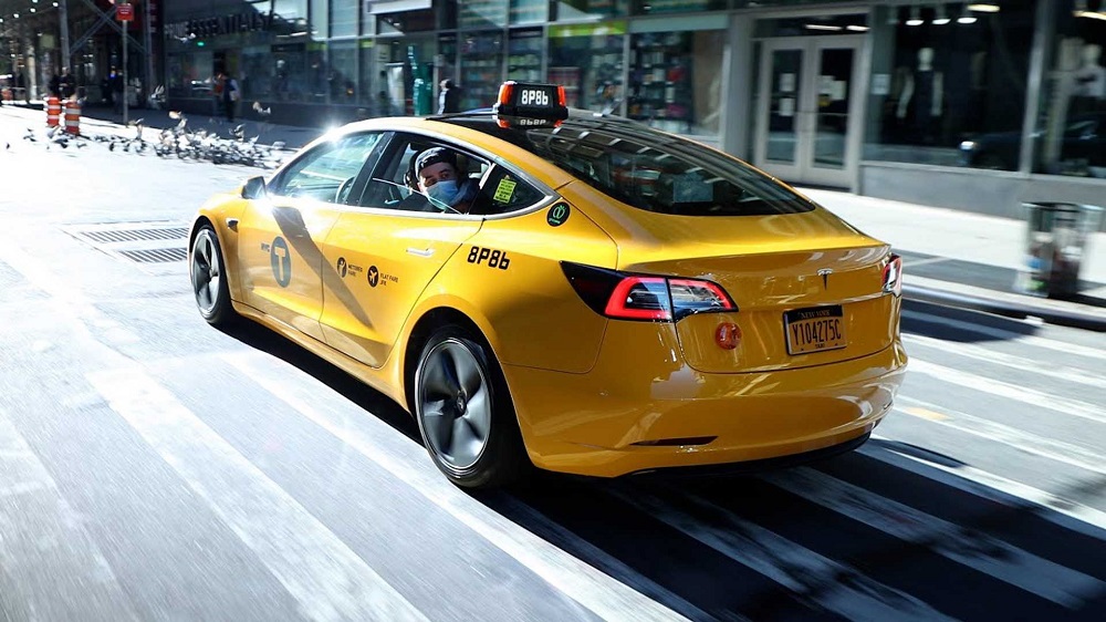 台灣有不少Model 3的多元計程車在街頭載客,國外也一樣