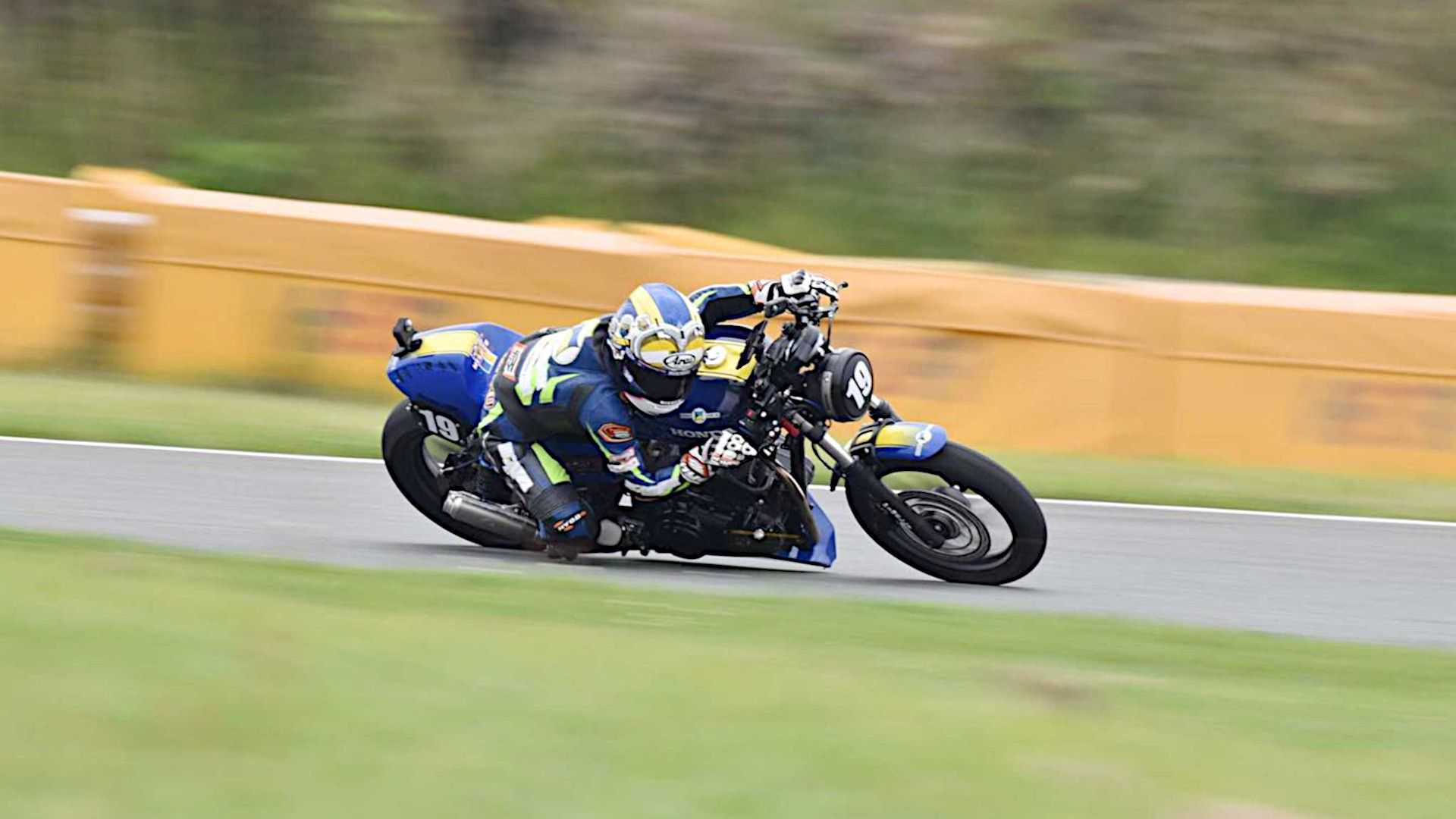 專做賽車改裝的Moriwaki Engineering以GB350S打造出又帥又快的賽車版本