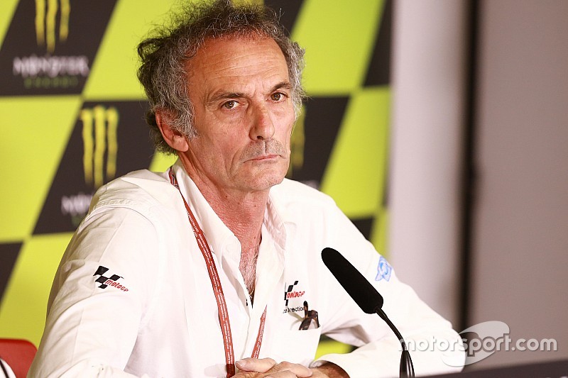 FRANCO UNCINI退休後也轉往FIM擔任MotoGP安全官,偶爾會看到他出現在採訪畫面當中