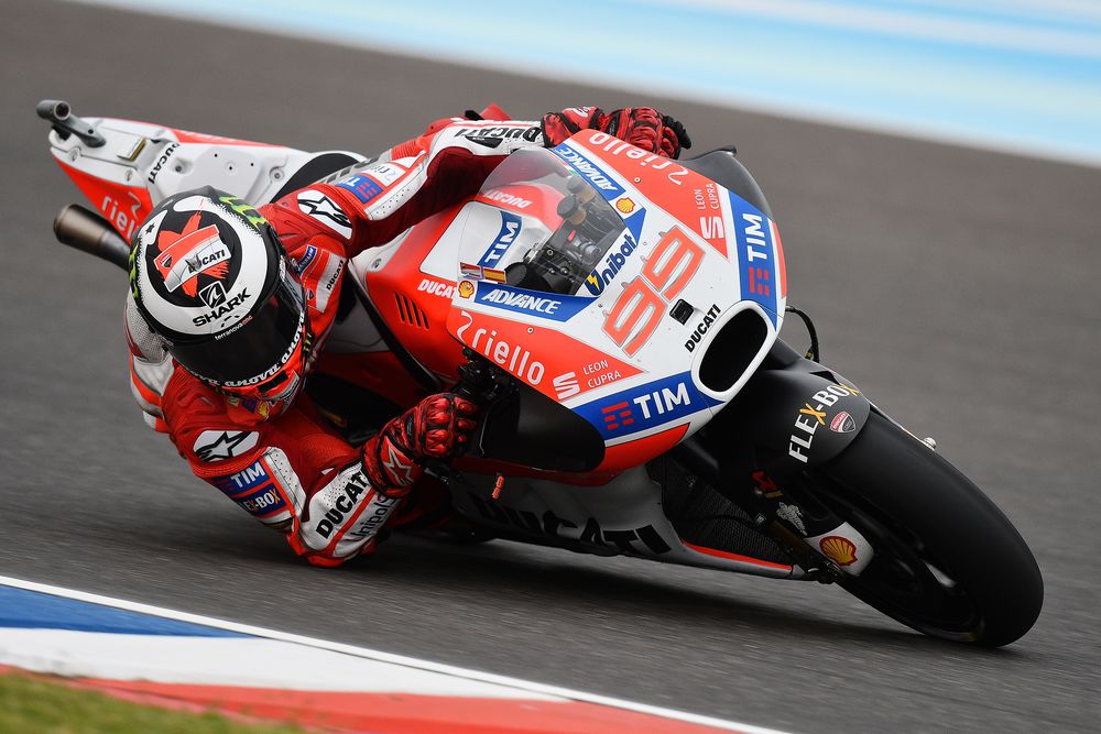 他在美國站之後認為DUCATI 應該要將眼光放遠,想想未來應該要如何追上YAMAHA 和HONDA,並提出了自己的看法