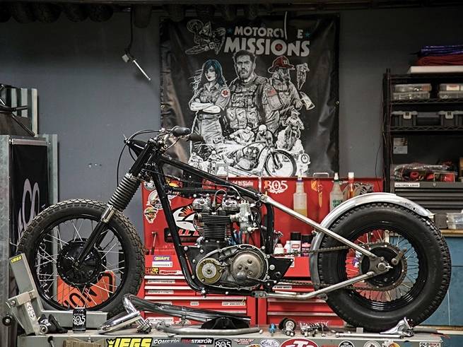 Krystal Hess打造的工作室牆上,掛著大大的Motocycle Mission,象徵著他們正在進行的偉大任務!