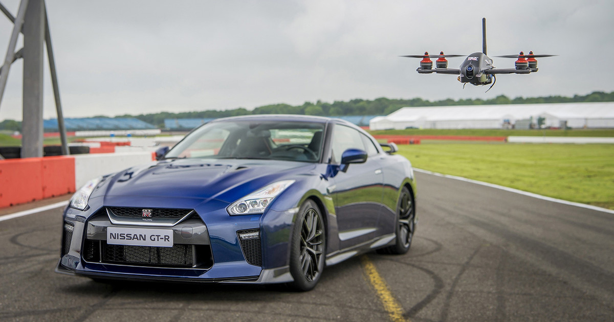 無人機不是第一次出現在Nissan的行銷手法當中，先前就有GT-R無人機與GT-R一同競速，展現他們獨特的行銷手法