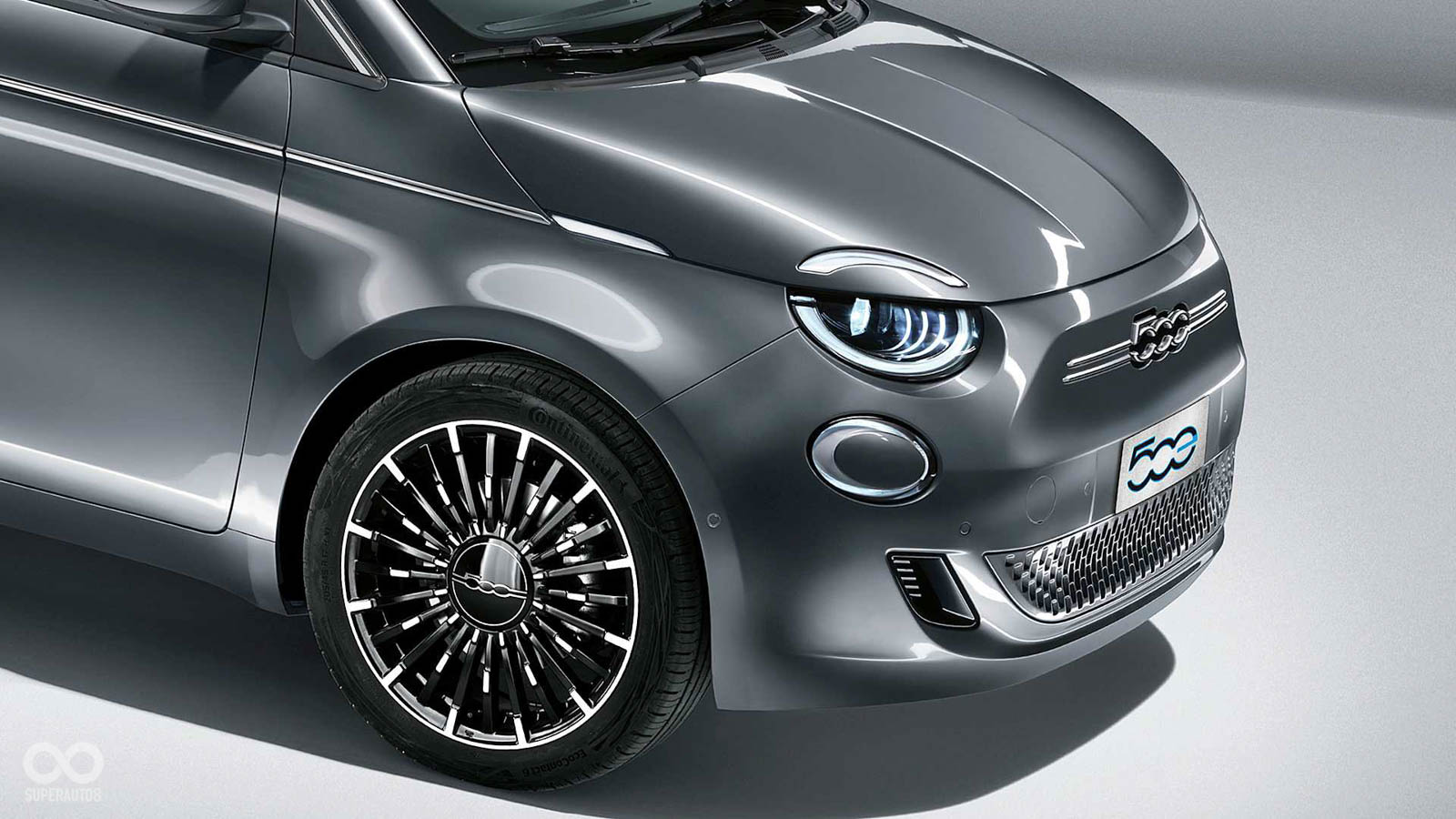 Fiat 500e比起汽油動力版本,車身變得更圓潤一些
