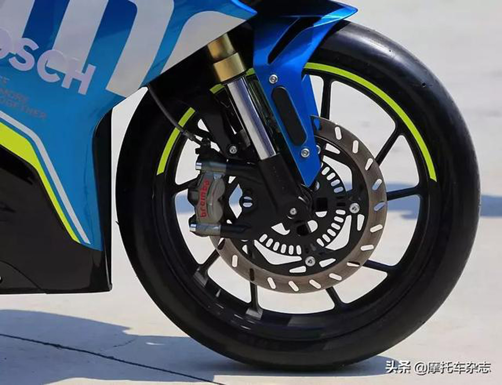 倒立式前叉與BREMBO輻射卡鉗是否會投入量產,目前還是個未知數
