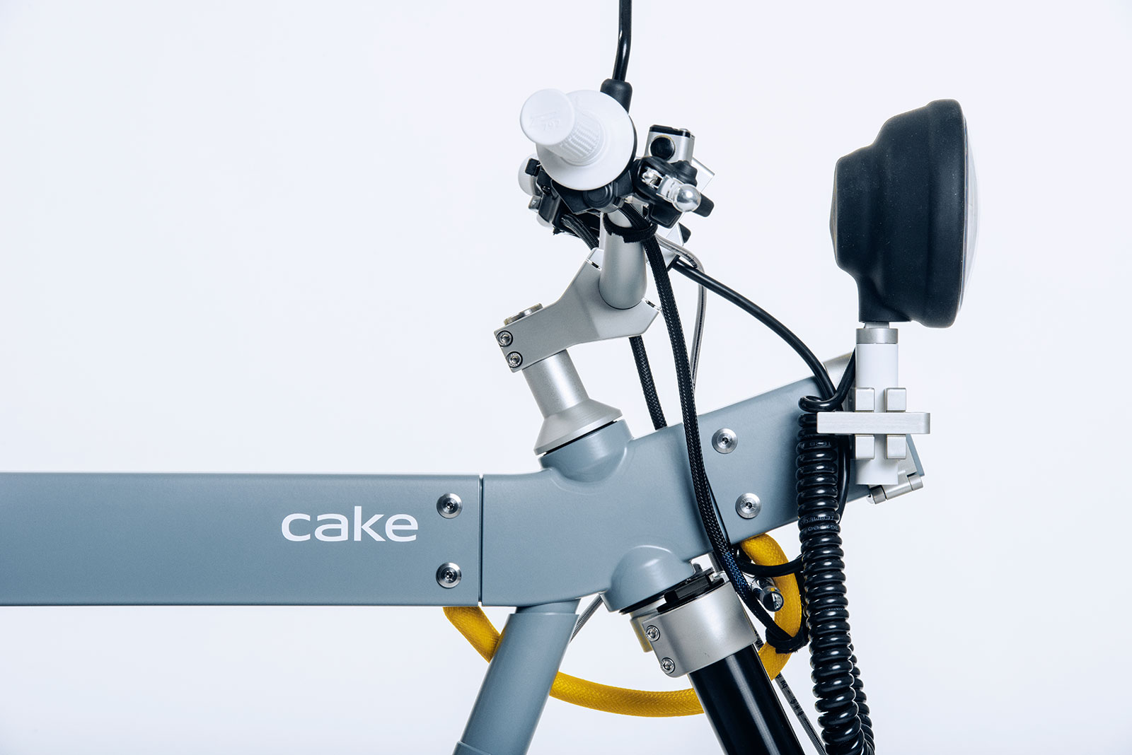 CAKE Ösa極簡到像是小學生塗鴉畫出來的作品一樣