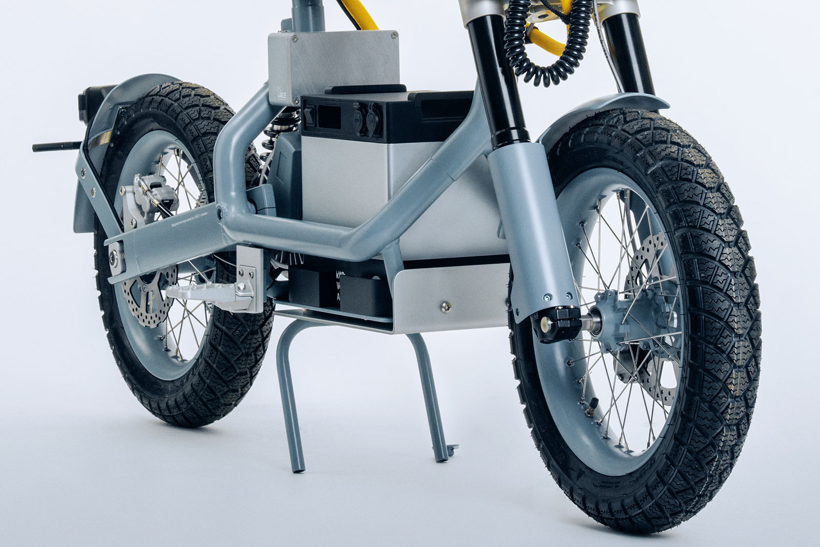 CAKE Ösa分別有Lite和Plus兩個版本,Plus版本需要摩托車駕照才能騎上路