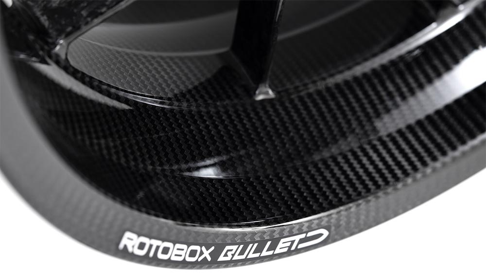 表面具有防紫外線塗層，並有亮面與消光可選擇。