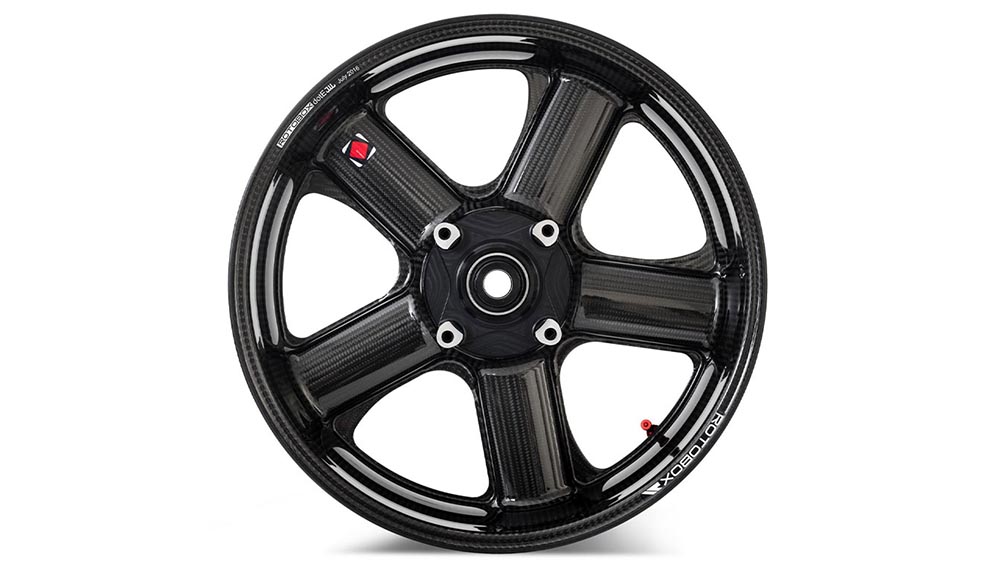 RBX2具有超厚的輻條規格，視覺上個人非常喜歡，不論何種車輛裝上皆帥度破表。