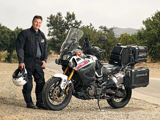 Paul Pelland與他的2013 Yamaha Super Ténéré,Paul時常騎車進行長距離的移動,去年一整年Paul就騎了80000萬英里,近13萬公里,馬拉松騎士的綽號果真是名符其實。