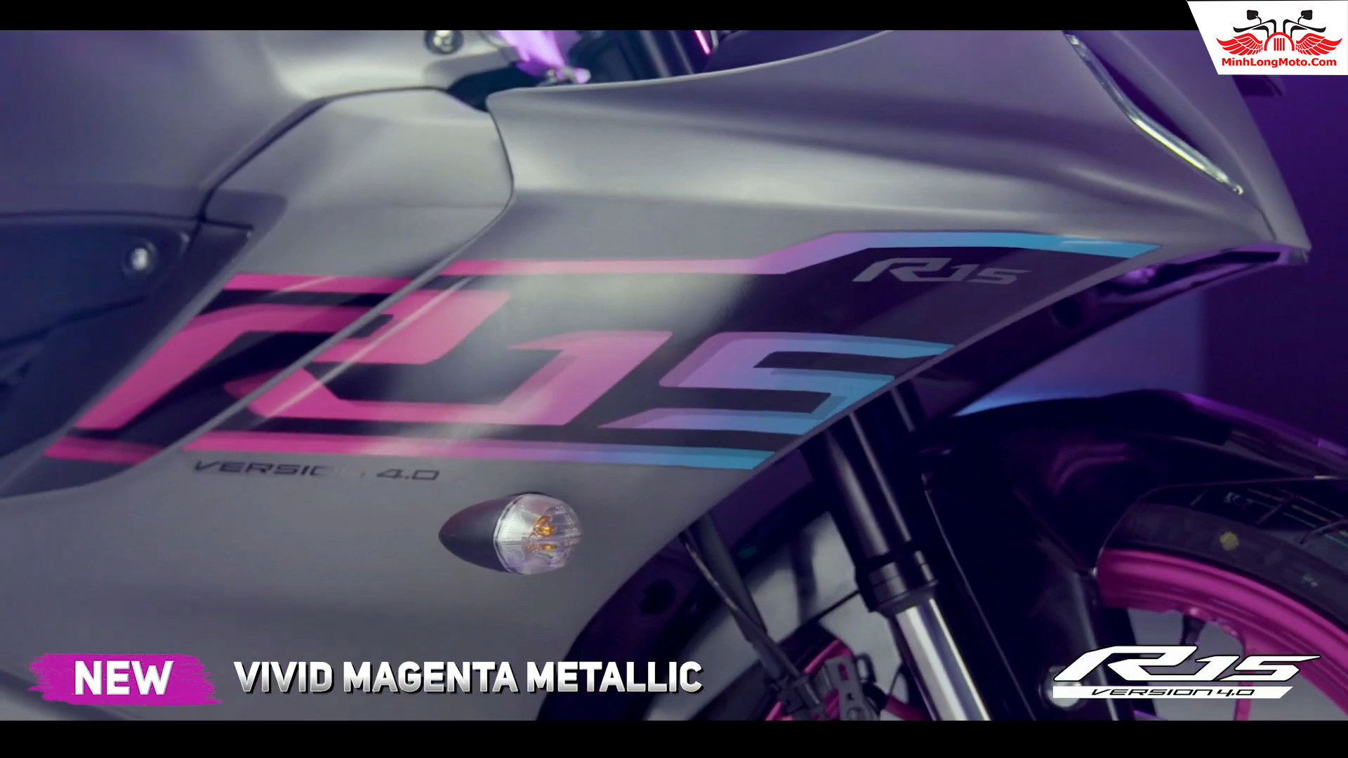 整流罩上的R15字樣呈現方式和YZF-R7相同