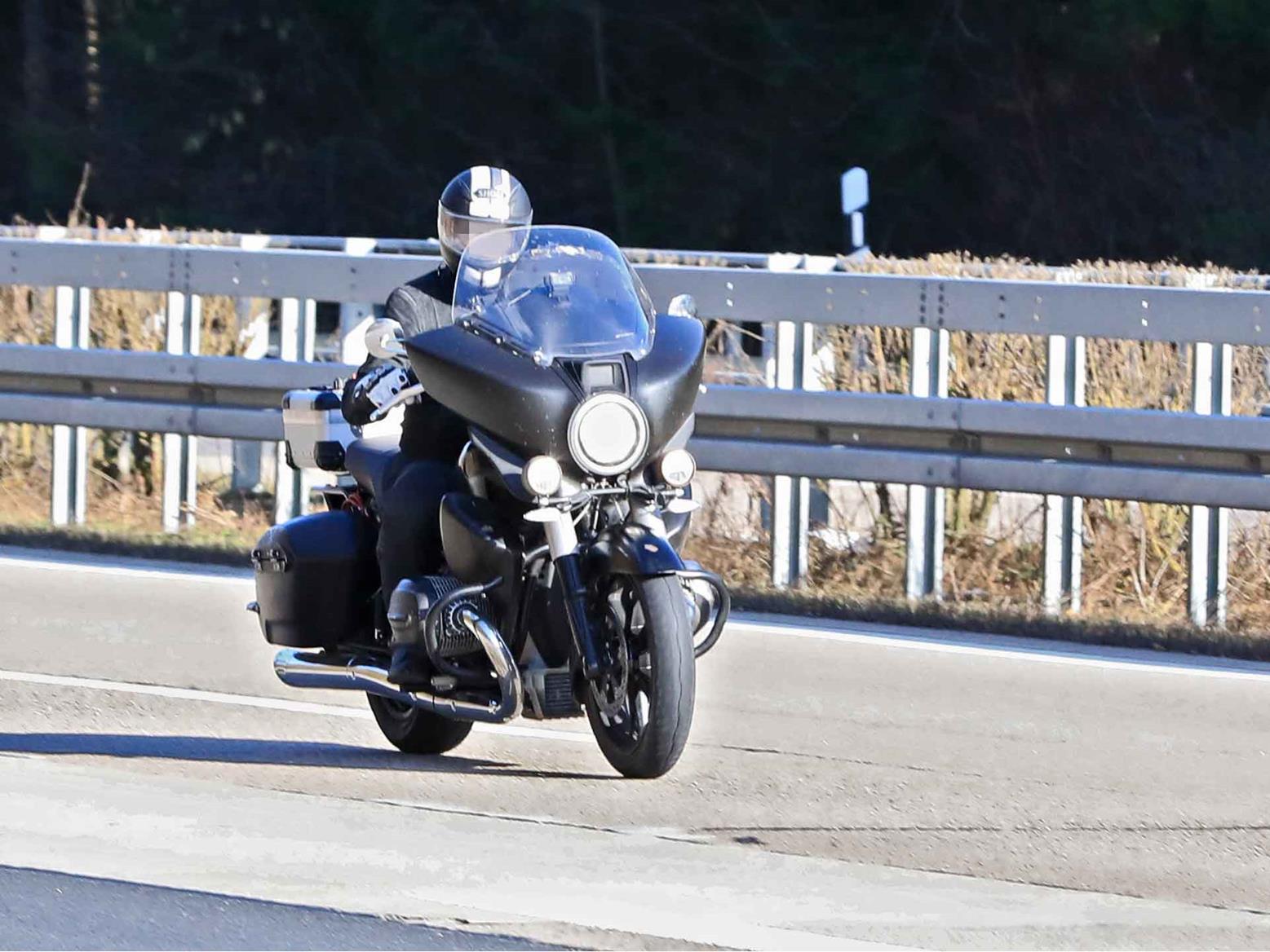 根據外媒報導BMW R18還可能搭載Apple CarPlay的功能，對於長途旅行的騎士來說將會是一大福音