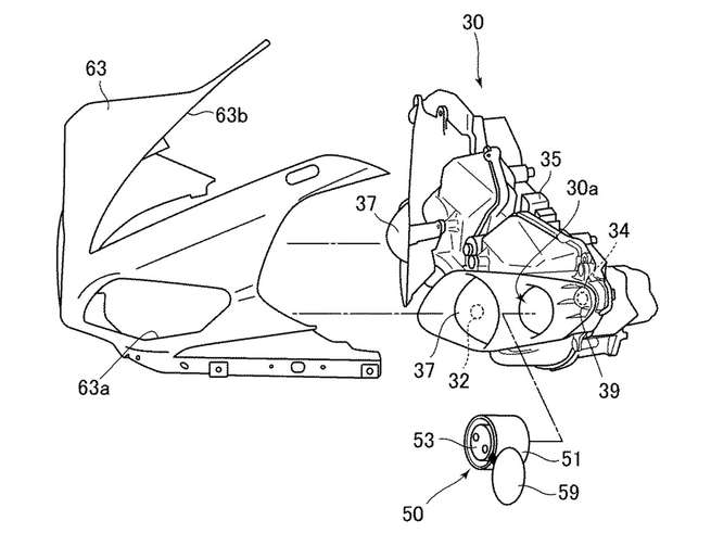 透過類似YZF-R1的車型,展示出風鏡下充電孔、頭燈充電孔