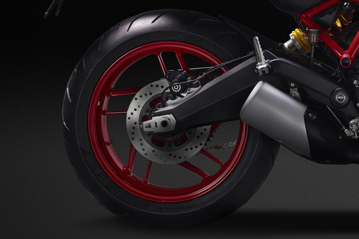 後制動使用Brembo 單活塞卡鉗配上245mm 碟盤