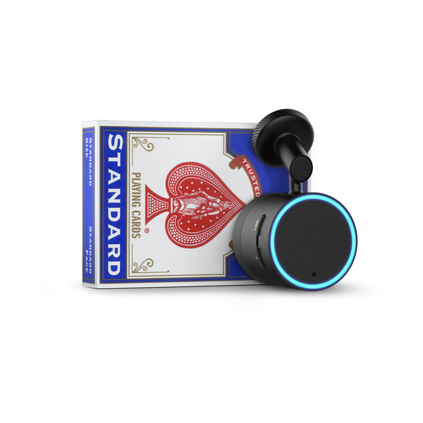 Garmin Speak的體積僅有一張撲克牌的一半,安裝在擋風玻璃既簡單又不會影響視線