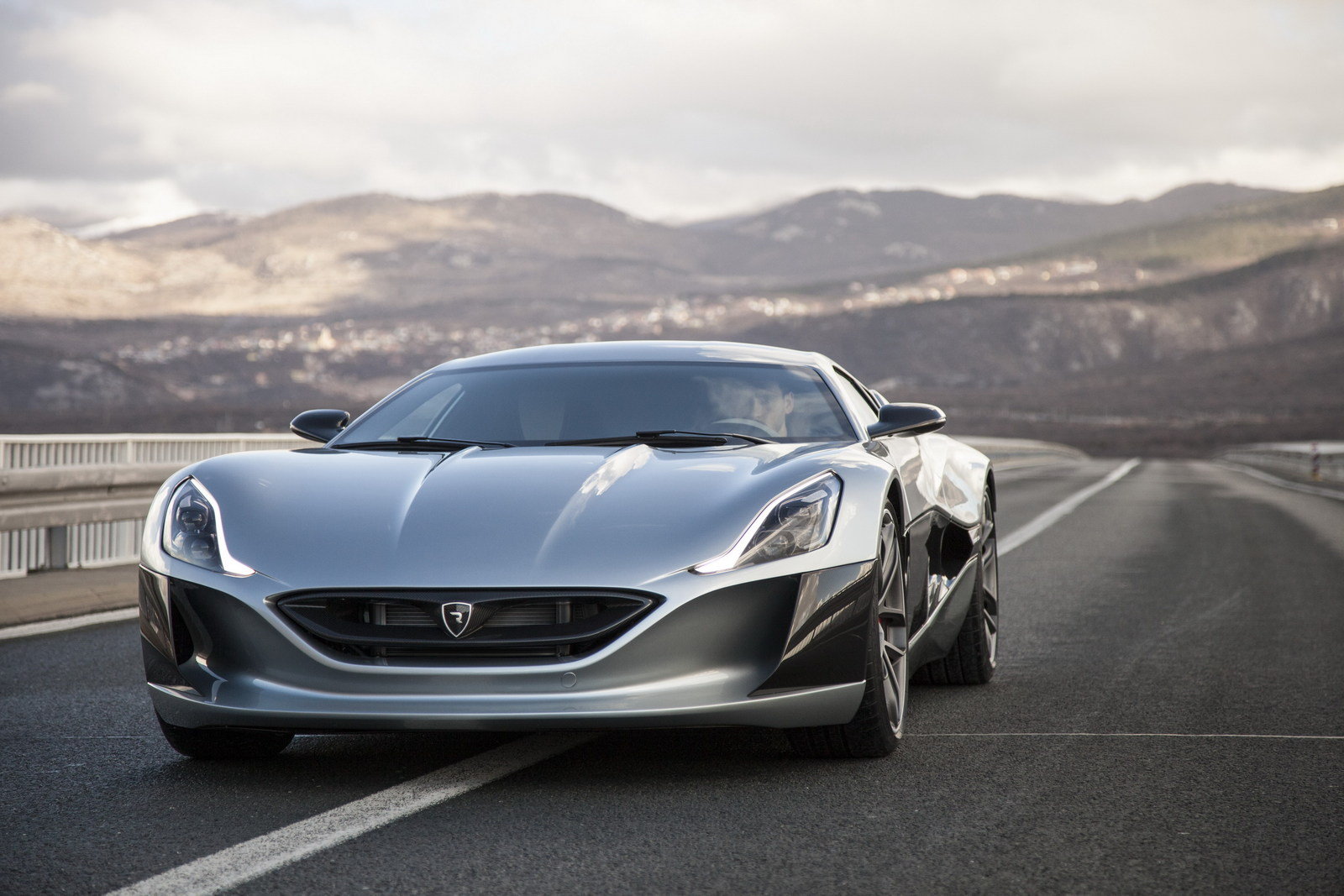 能夠完敗兩輛名車的Rimac Concept One電動超跑,是出生自一家知名度不大的克羅埃西亞車廠RIMAC