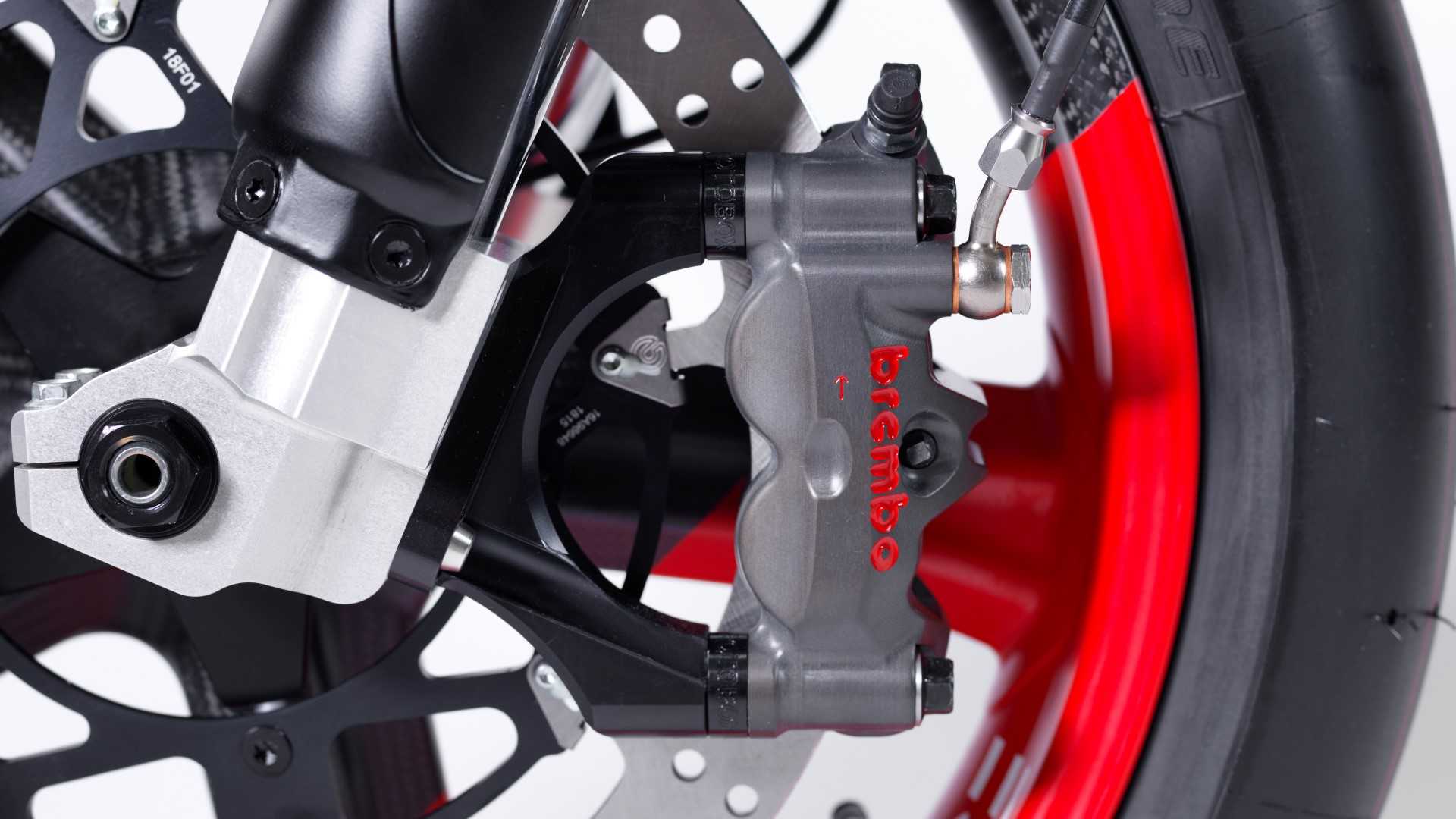 制動系統也採用Brembo