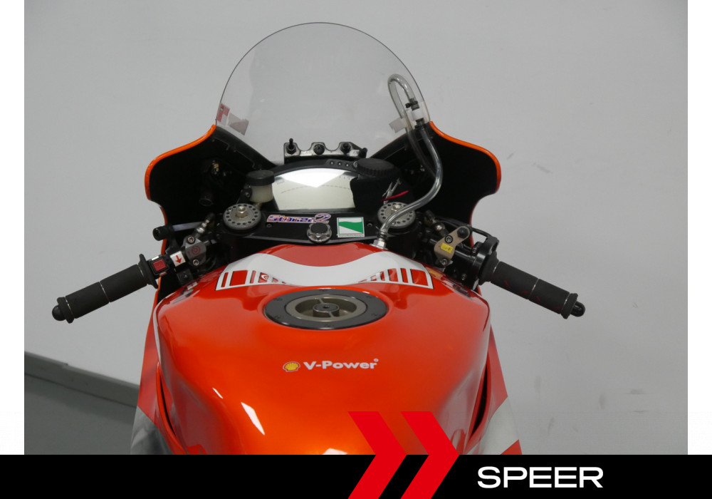 坐在這台DESMOSEDICI GP8上你也能體驗當年石頭人看過的畫面!