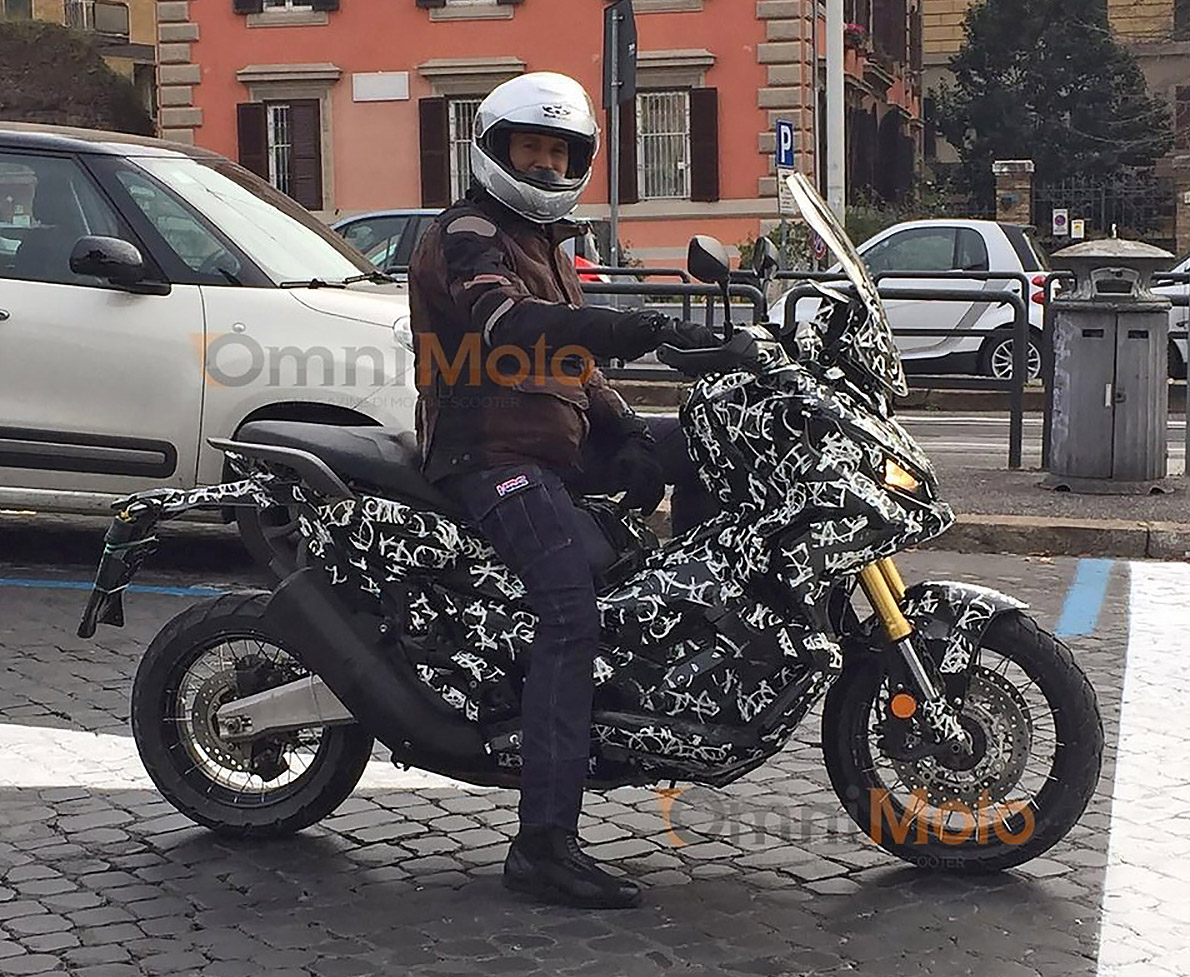 除了無內胎剛絲框的架構不同外，LED大燈、座墊、車把護弓、風鏡、等....細節，與概念車完全相同