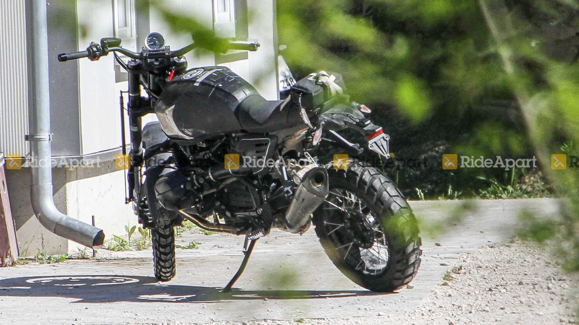 測試車上的排氣系統也和現行款略有不同