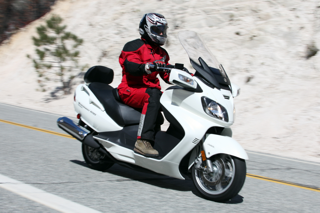 舊款的SUZUKI BURGMAN 650就以圓潤的外型登場  photo by.Cloudlakes