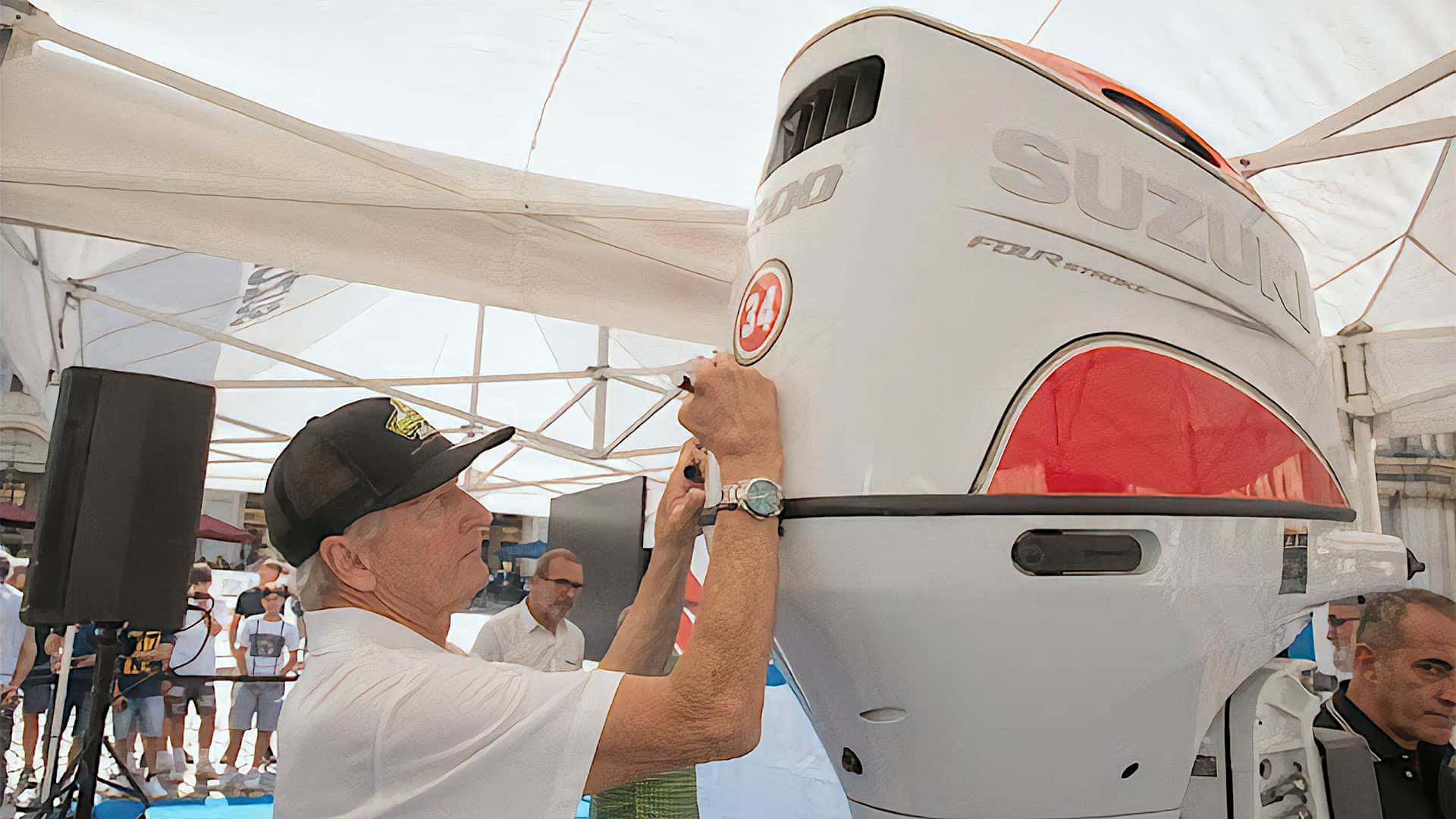 機車、汽車和舷外機都有KEVIN SCHWANTZ的親筆簽名