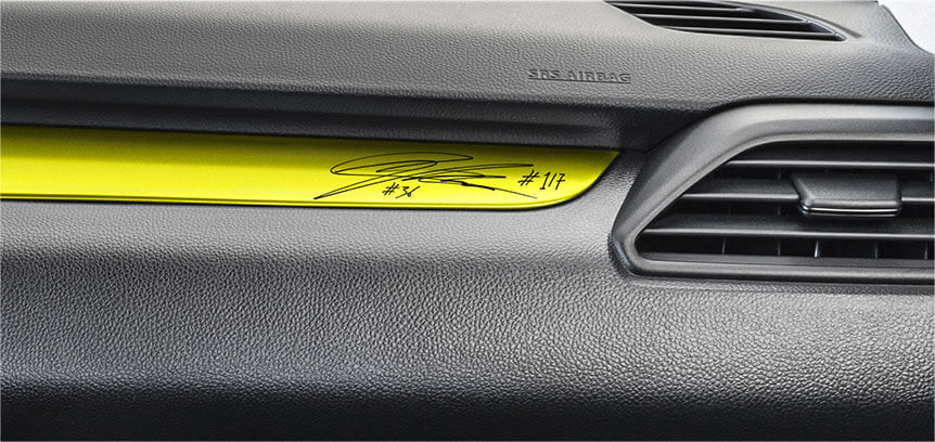 飾板上的簽名為Joan Mir親筆簽下