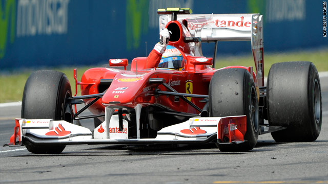 2010 年 McLaren 在 F1 賽車上引進「F-duct」系統，透過駕駛艙內的小孔來引導氣流，進而減少車尾翼的下壓力和阻力