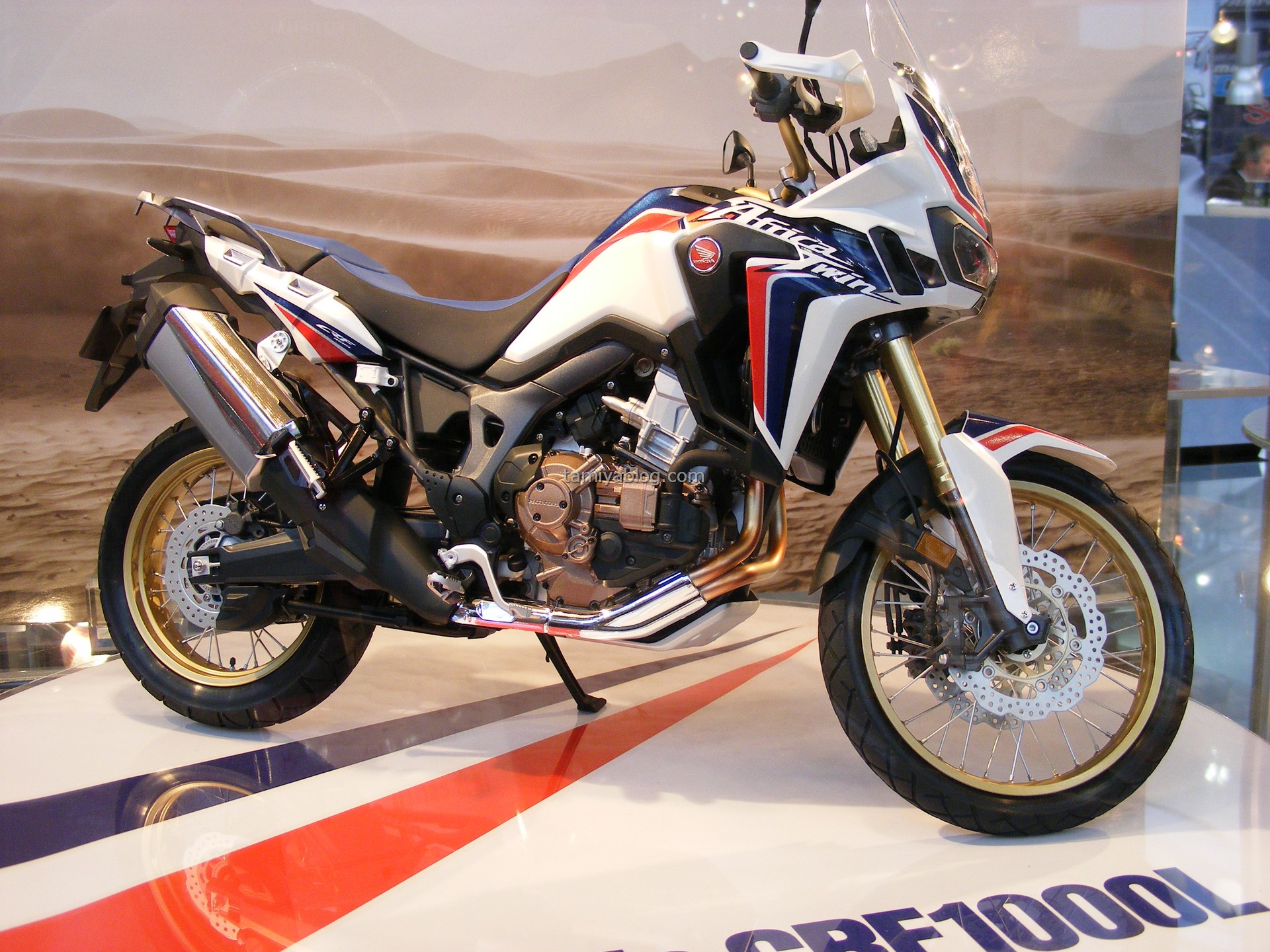 貼心提醒：這真的是模型車。