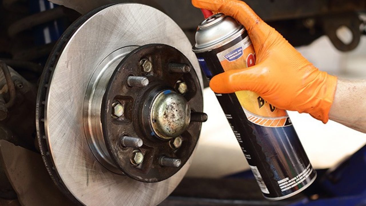 車主可以適時的使用專用煞車清潔劑做簡單的保養,千萬不可用含有潤滑性或油性的噴劑