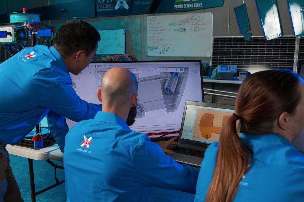 公司表示,車輛將在12個月後完成,若屆時達成預期,這輛電動賽車將有近5,000 匹馬力,扭力超過23,000 Nm !