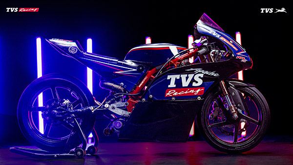 全車使用大量碳纖維減重,後搖臂也加長,同時降低車身重心,換取更好的起步加速表現