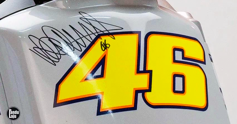 車頭前面板上有Rossi的親筆簽名