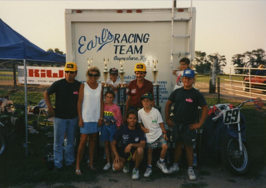 左一二-父Earl, 母Rose,右白衣戴綠帽者為Nicky Hayden    Photo:nickyhayden.com