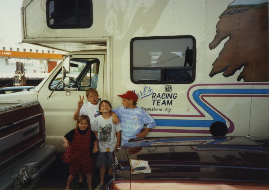 父親早期還組了一個迷你車隊-Earl's Racing Team,隊員自然是眾子女(戴紅帽者為Nicky Hayden)    Photo:nickyhayden.com