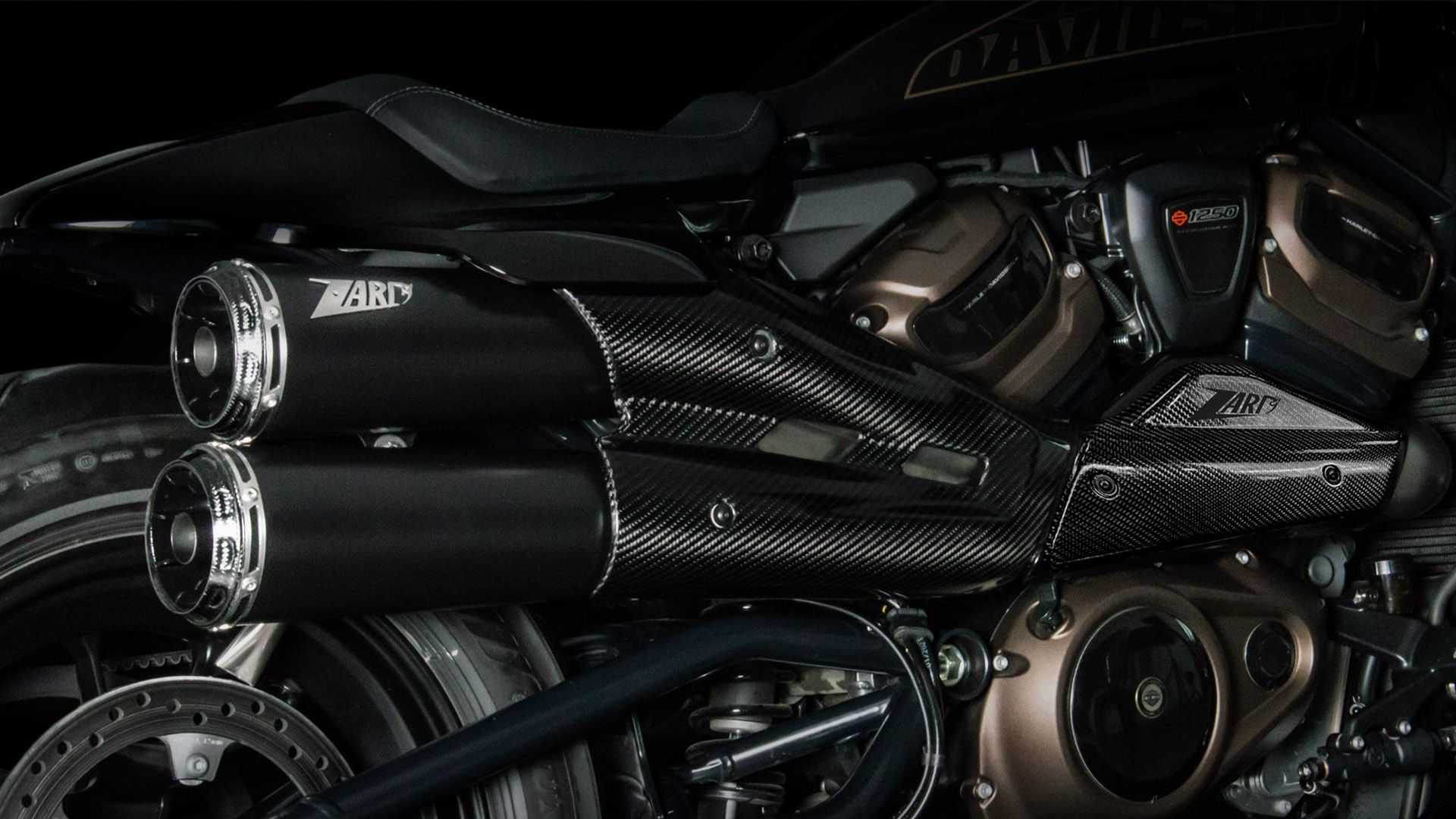 TOP GUN尾端排氣出口以較為緊湊收束的方式呈現，擁有飽滿輸出的視覺感受