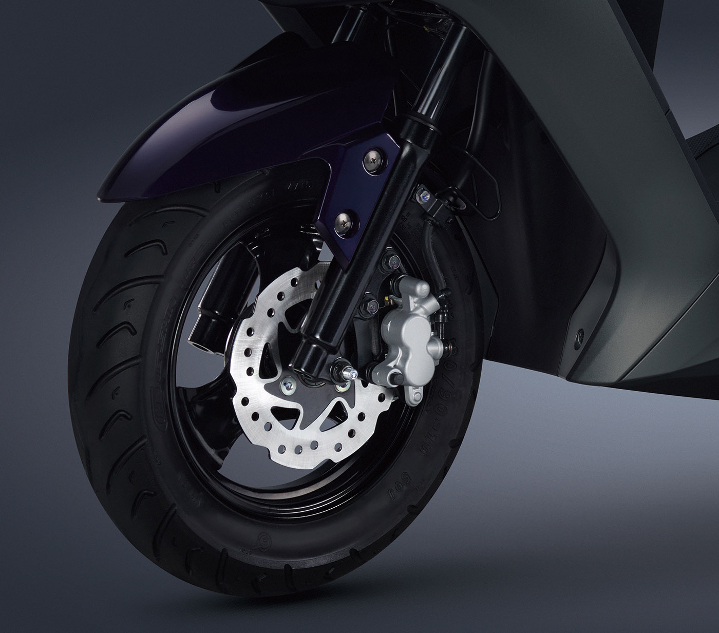 180mm浪花碟及雙活塞式卡鉗,提供靈敏制動力、掌握自如、操作平穩安定