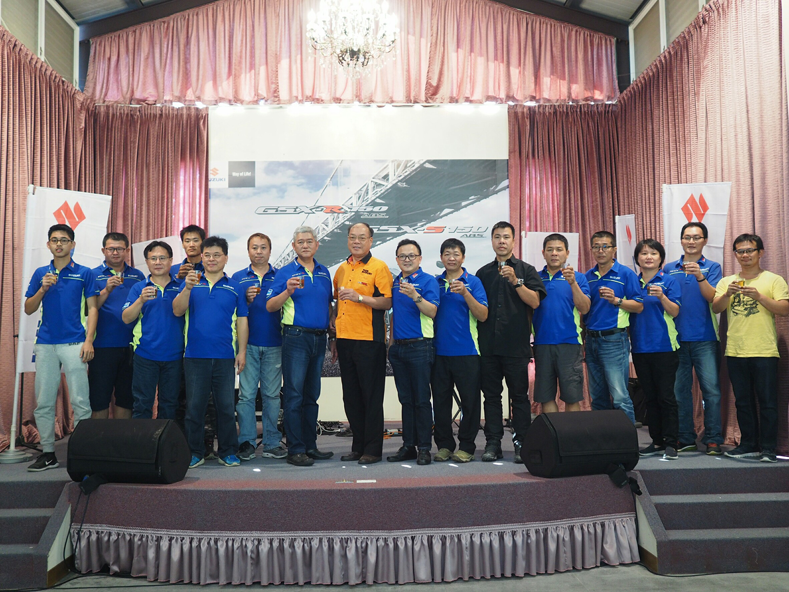 台鈴與經銷商主管大合照