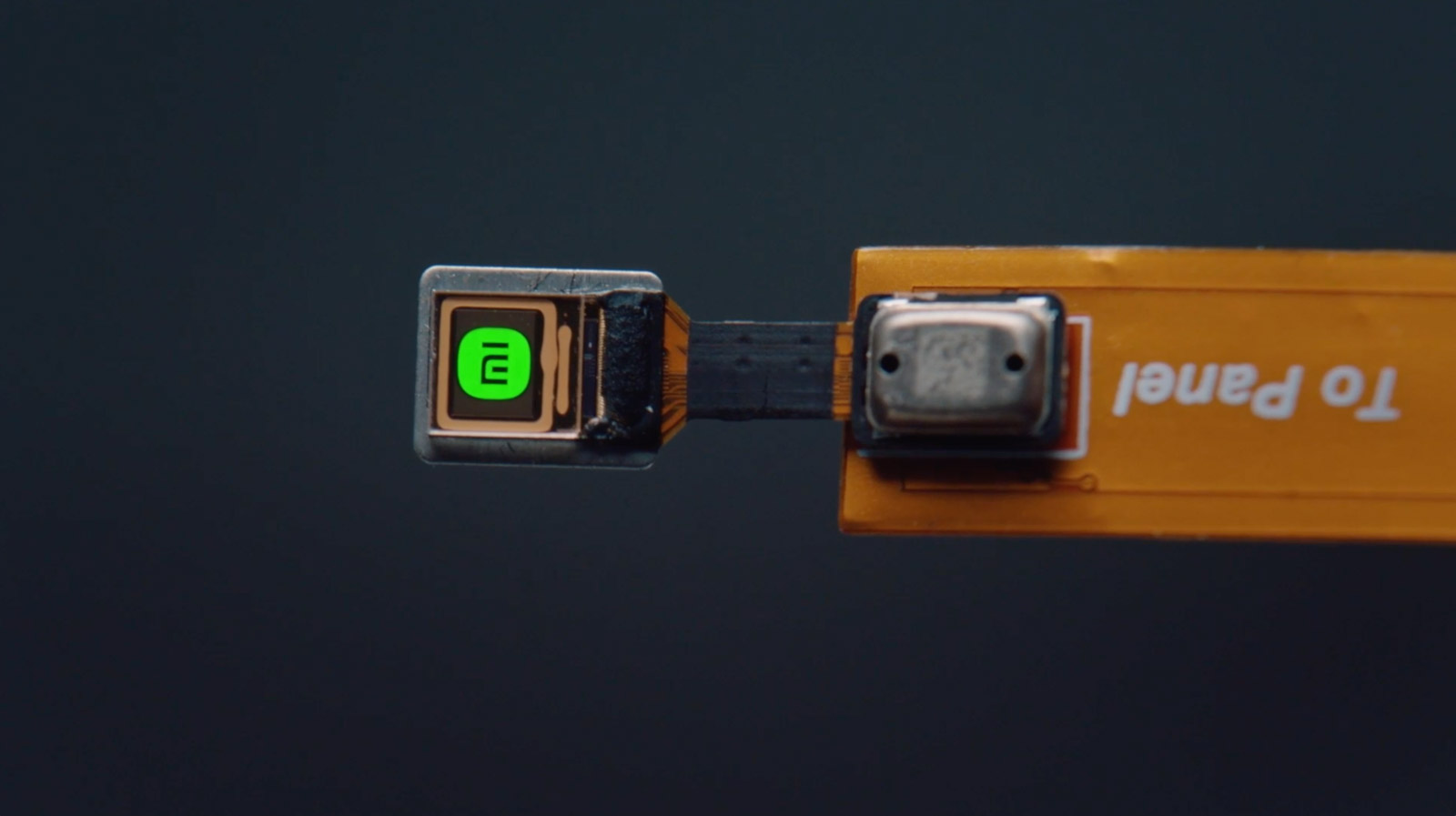 內建的MicroLED顯示器，幾乎只有一米粒大小