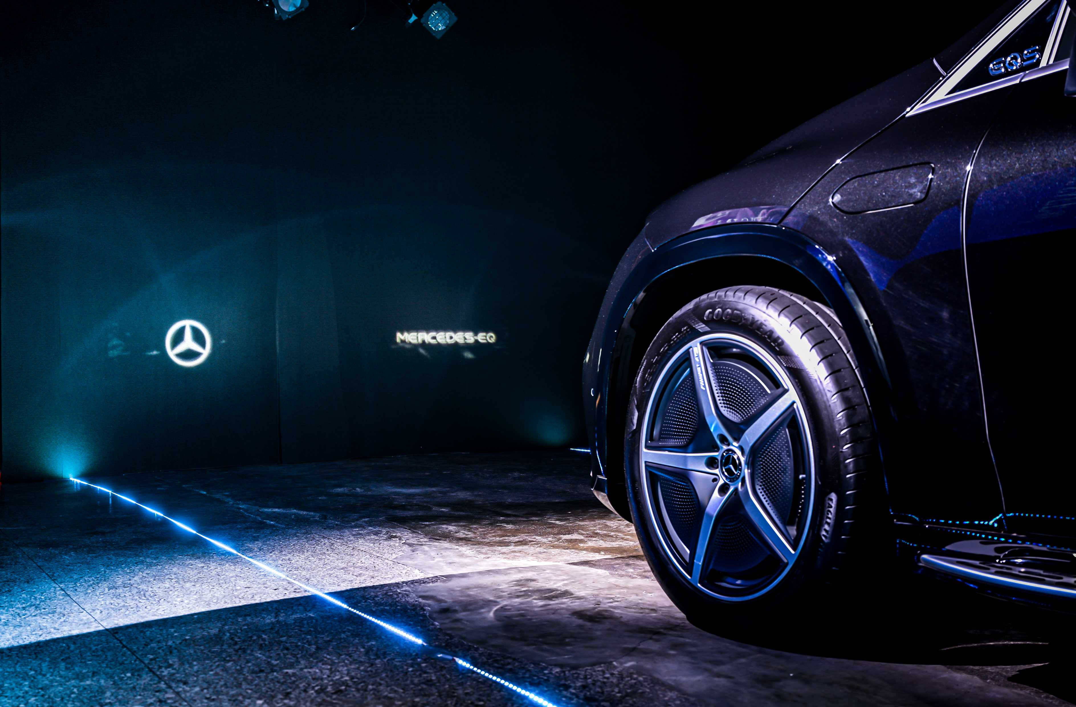 多光束智慧型數位頭燈細膩的投影畫面還能投射璀璨動畫。