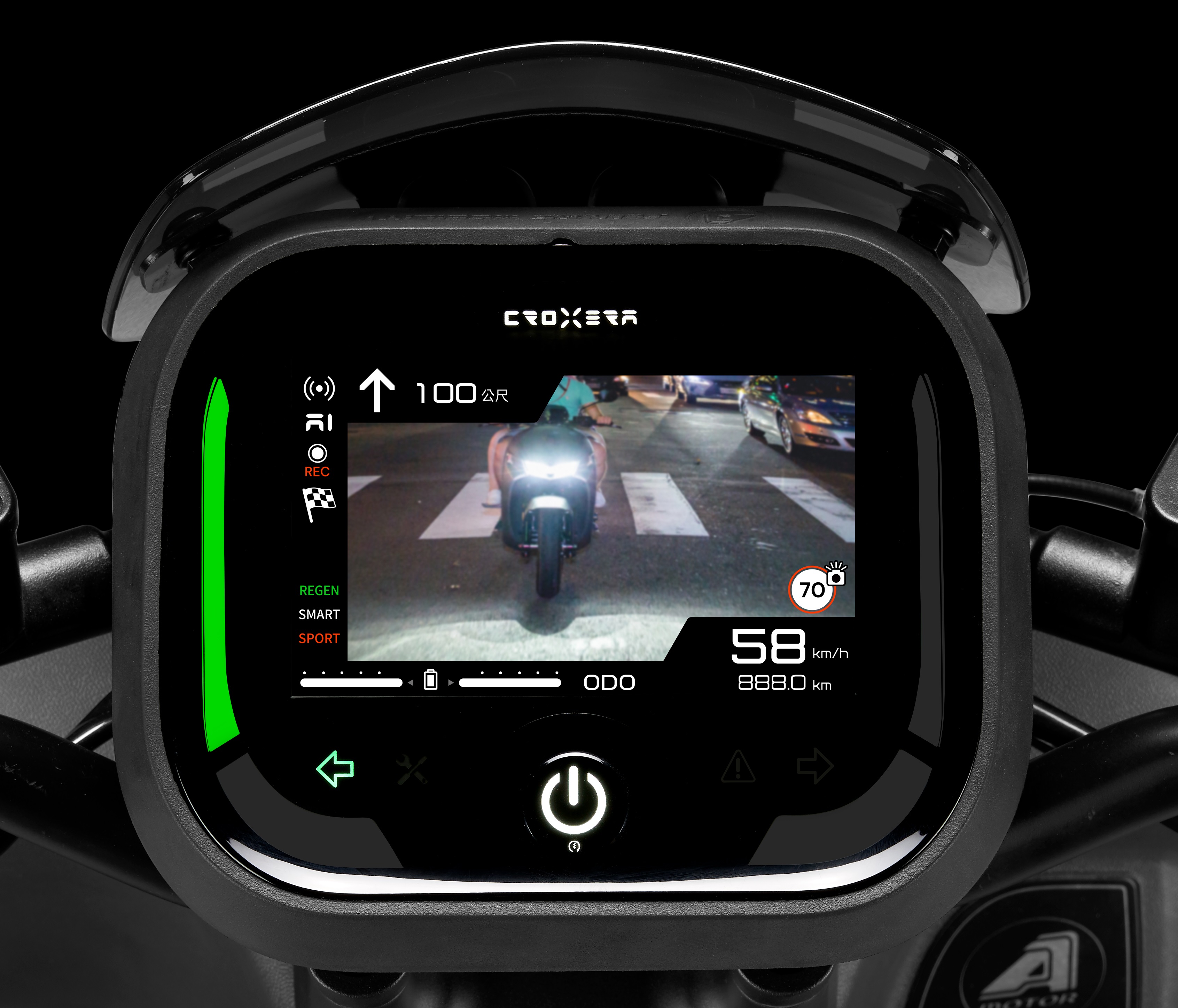 「DAPS死角防護系統」透過選配原廠前後行車記錄器後，就可以在儀表顯示後方狀況