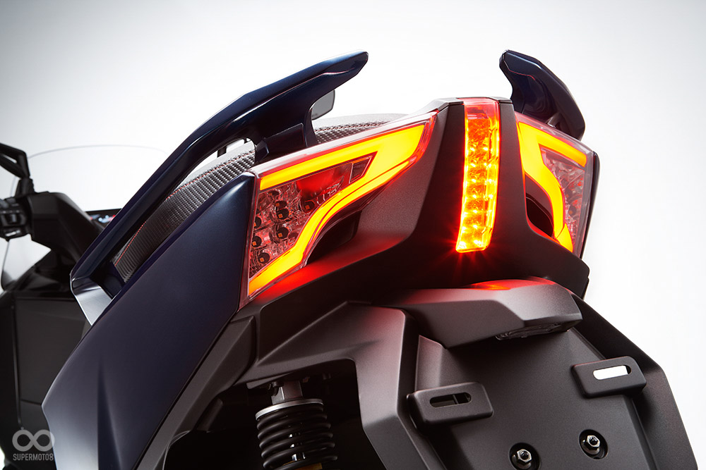 全車燈組變得更銳利,車身也加入許多簍空元素