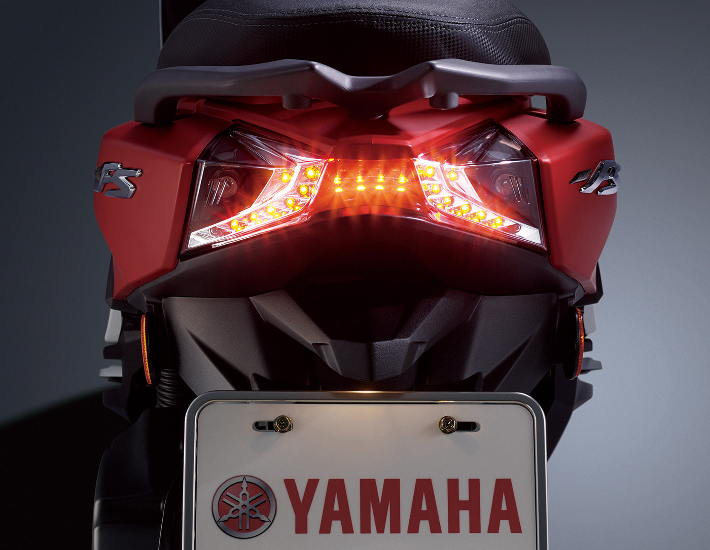 一體式LED尾燈,LED晶炫亮眼、超強吸睛、吸引目光