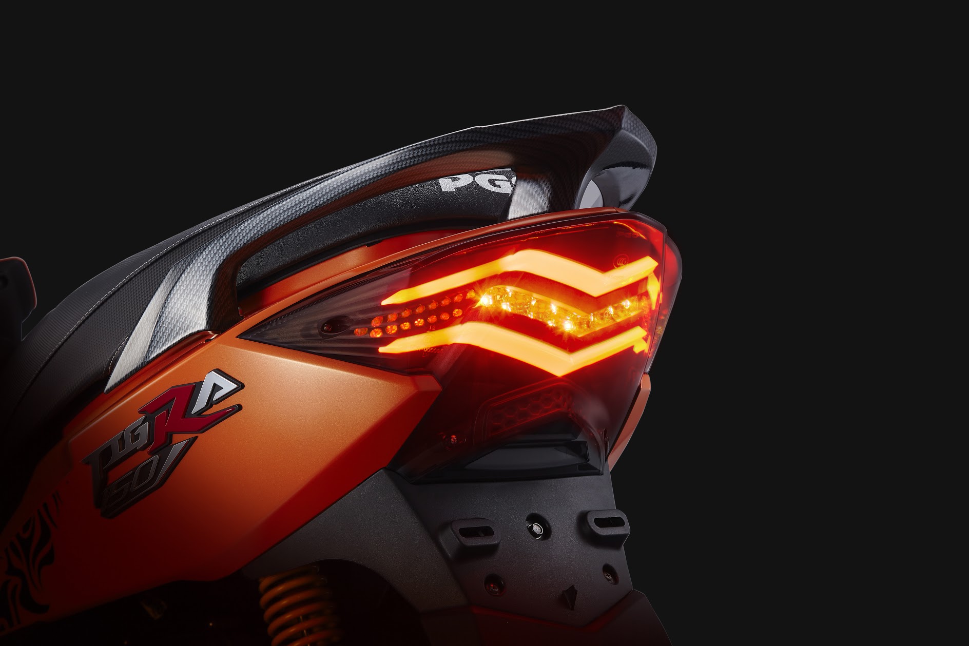 全新的光導式LED尾燈讓車尾精緻度大大提升