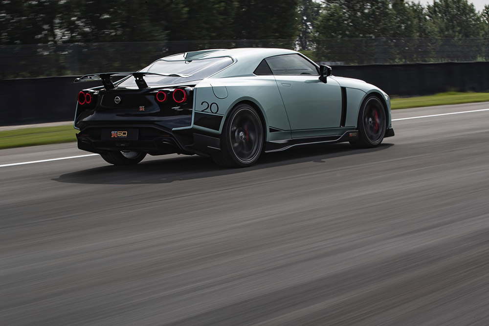 雖然沒有0-100公里的官方數據,但光從引擎數據來看應該只需要3秒鐘左右