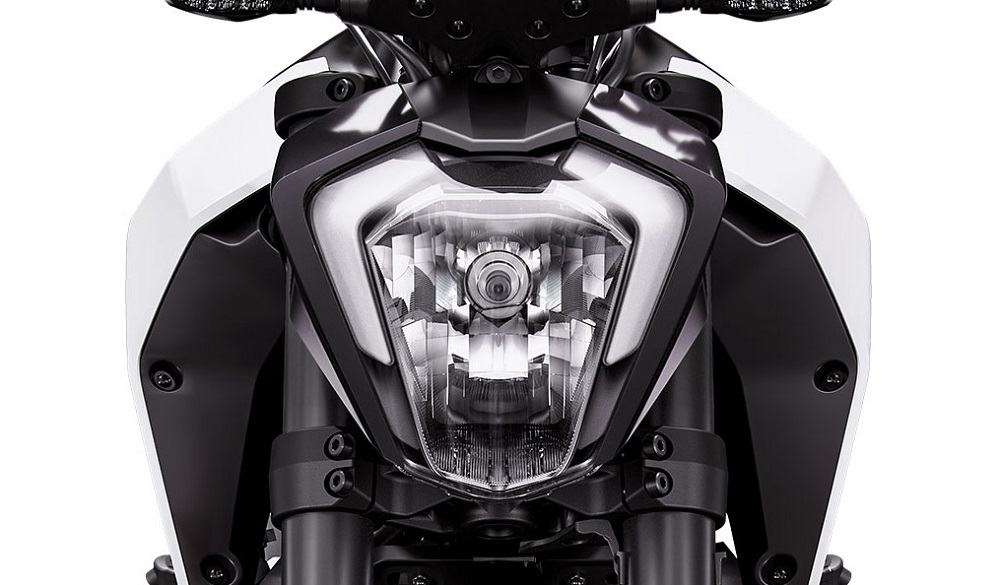 頭燈結合了新款與舊款的大燈設計