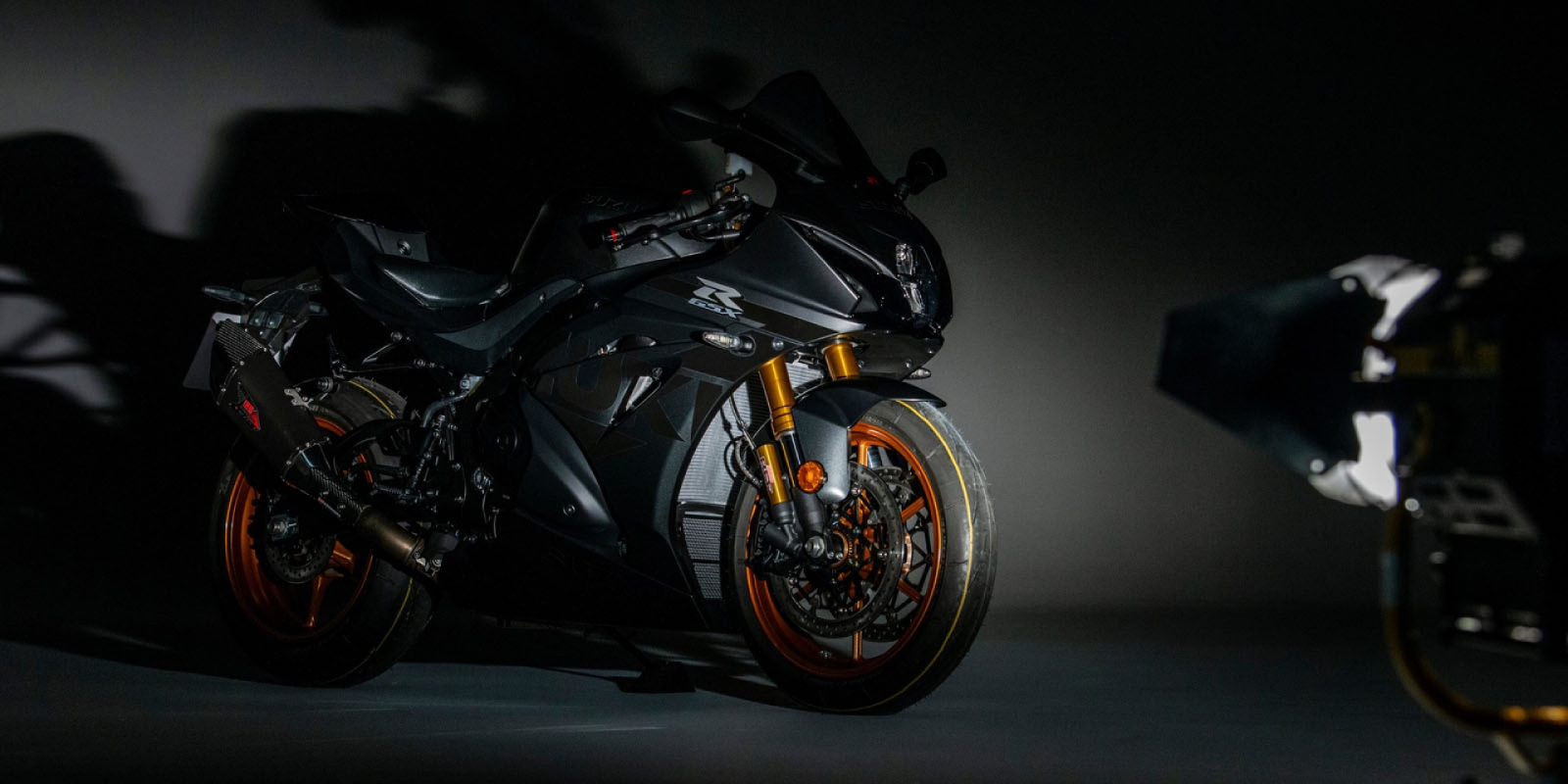 自2017年後就從未改款的GSX-R1000,面對同級對手略顯單薄